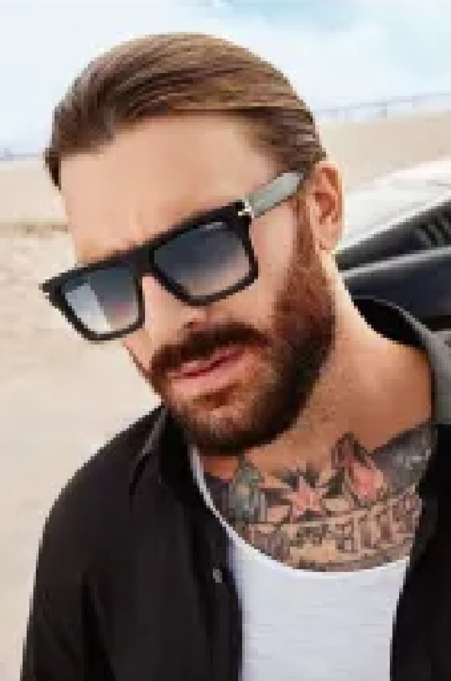 Carrera: Mann mit Sonnenbrille